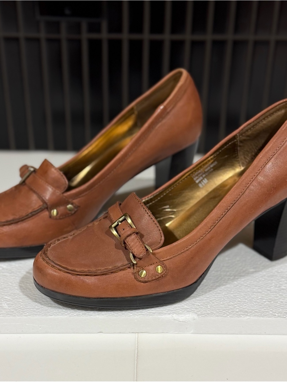 Azaleia Classic Camel Leather Block Heel Loafers